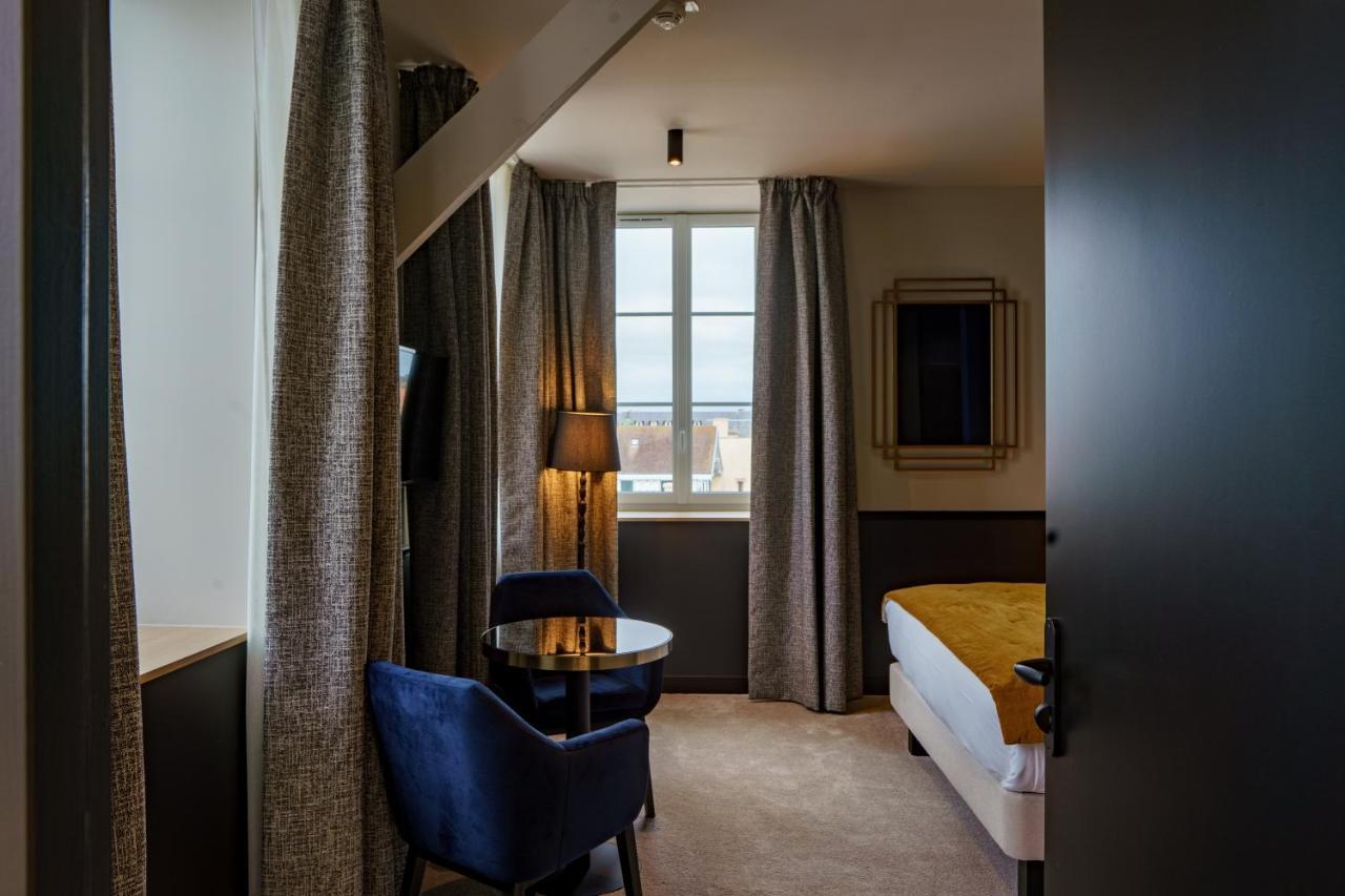 Hotel De La Plage Lion-sur-Mer Exteriör bild